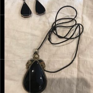 onyx Set of necklace and earrings